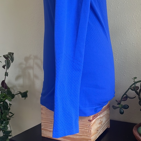 Fabletics athletic long sleeve shirt - Picture 6 of 12